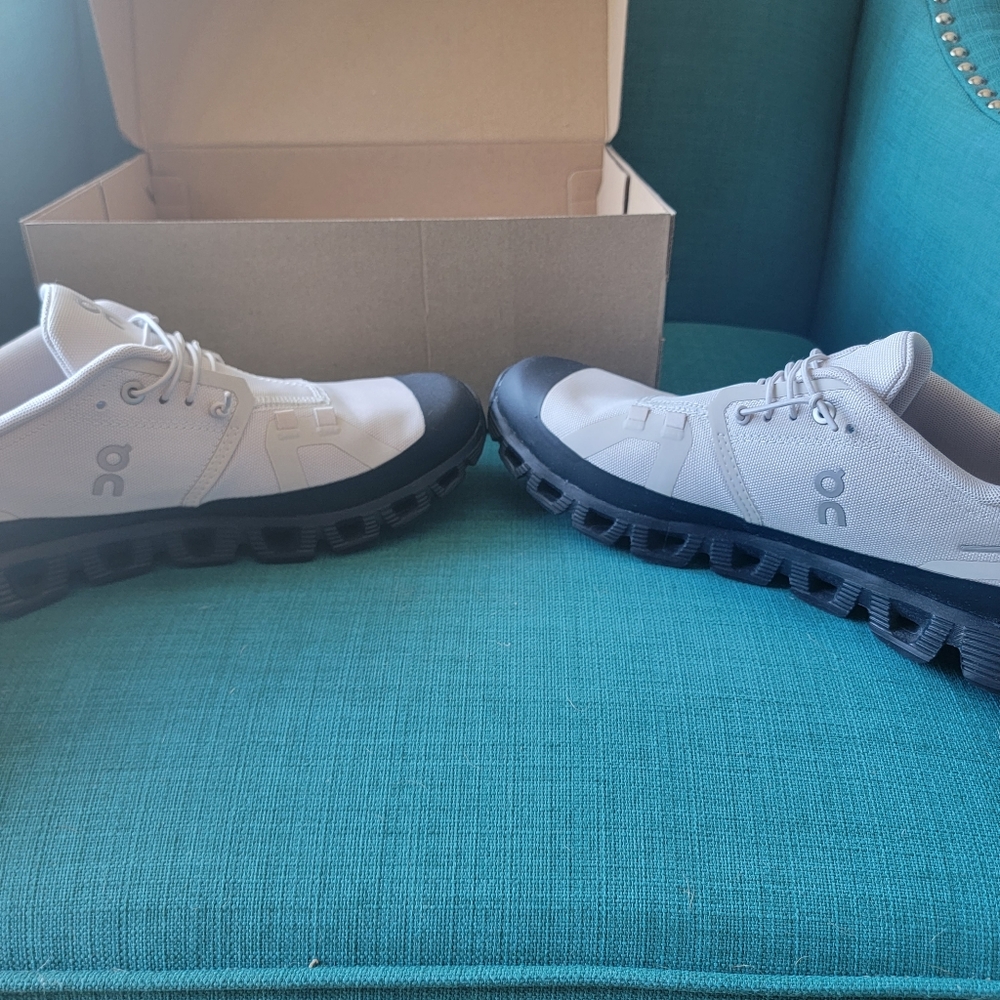 WOMENS ON RUNNING CLOUD 5 READY SZ 9.5